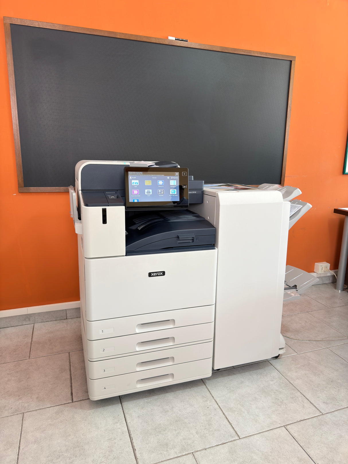 Xerox® AltaLink™ C8130 + Stazione di Finitura Libretto Business Ready
