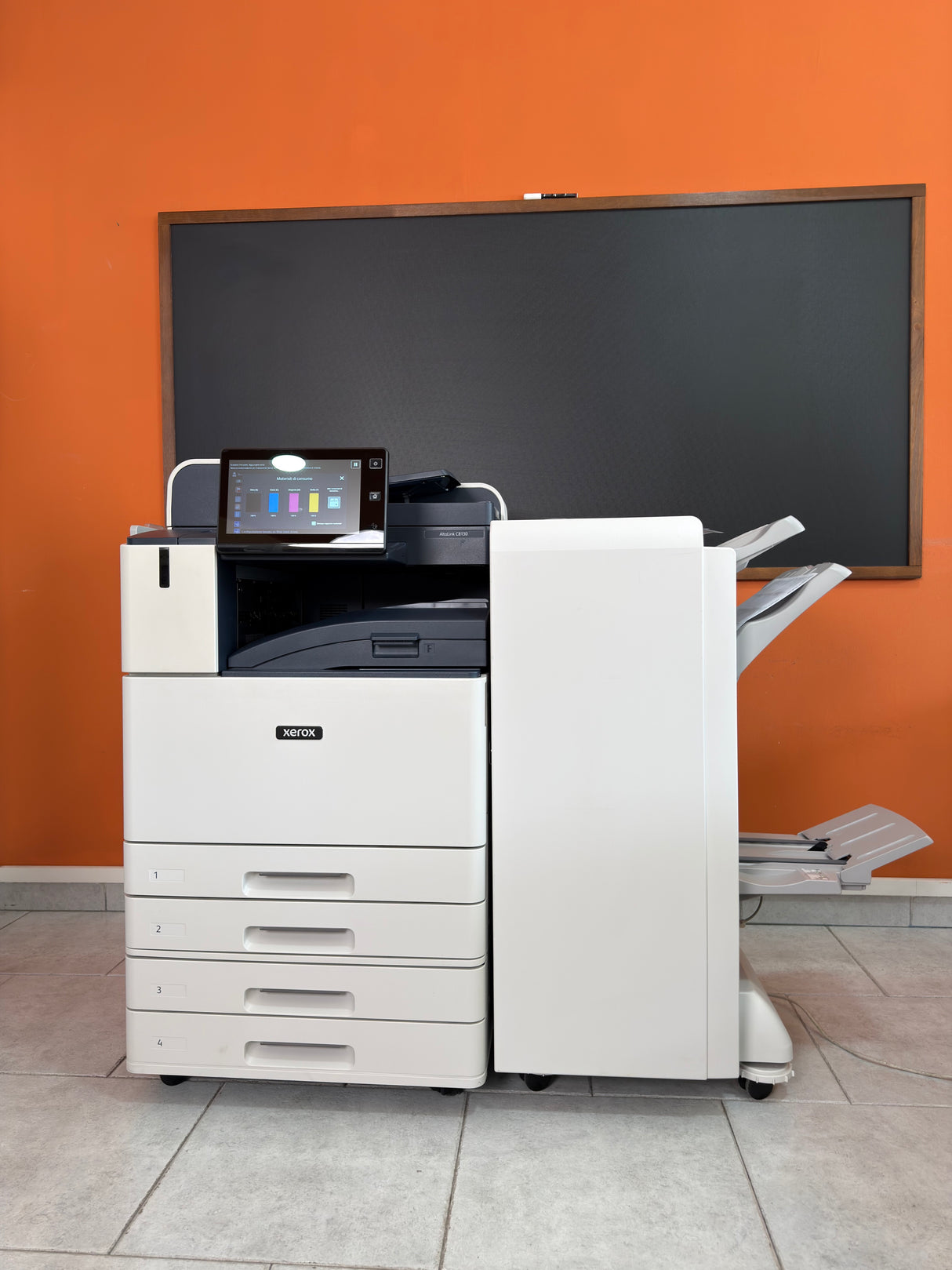 Xerox® AltaLink™ C8130 + Stazione di Finitura Libretto Business Ready